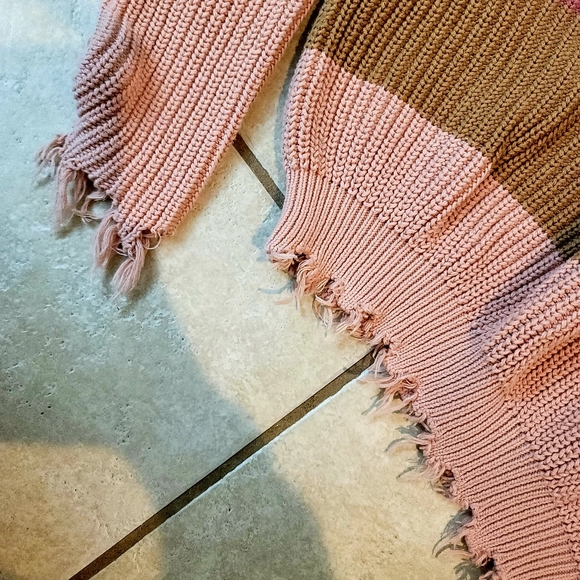 FOREVER 21 | Cropped distressed sweater | S - Picture 3 of 6